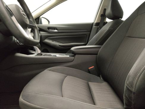 Used 2024 Nissan Altima 2.5 SV FWD image 17