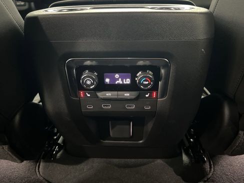 New 2026 Chevrolet Suburban High Country image 21