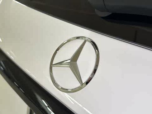 Used 2023 Mercedes-Benz GLC 300 4MATIC image 9