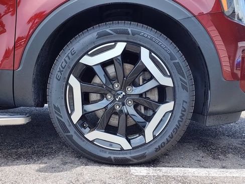 Used 2024 Kia Telluride EX w/ EX Captain's Chair Package FWD image 13
