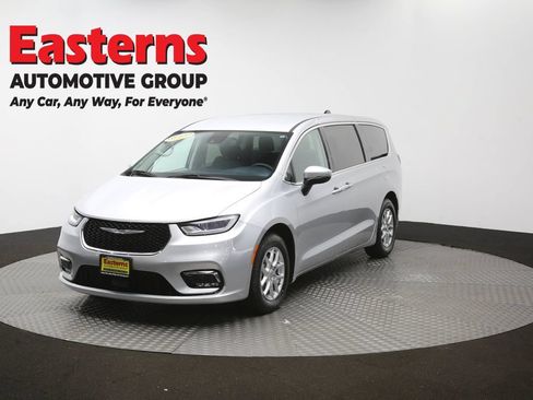 Used 2023 Chrysler Pacifica Touring-L FWD image 57