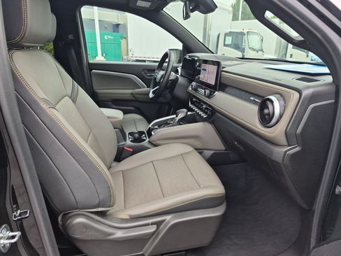 Used 2025 Chevrolet Colorado ZR2 w/ Midnight Edition AWD/4WD image 30