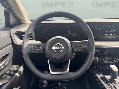 Used 2025 Nissan Kicks SV AWD/4WD image 9