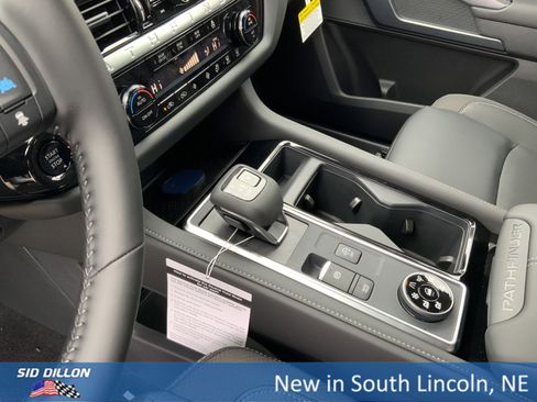 New 2026 Nissan Pathfinder SL image 8