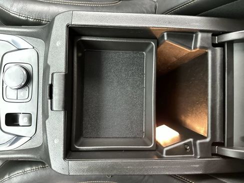 Used 2019 Chevrolet Traverse Premier AWD/4WD image 21