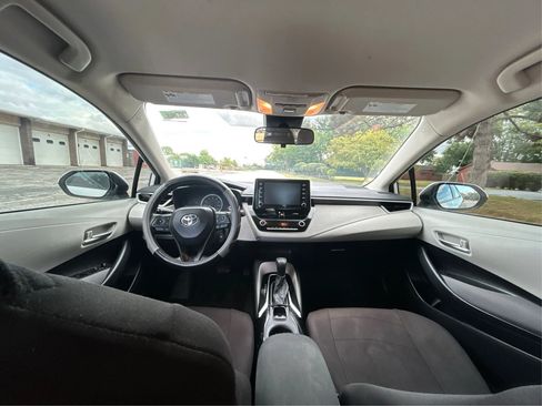 Used 2020 Toyota Corolla LE image 23