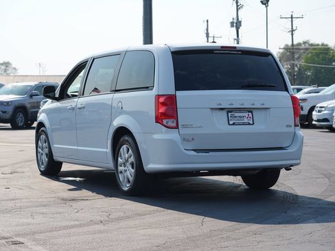 Used 2018 Dodge Grand Caravan SE w/ UConnect Hands-Free Group FWD image 5