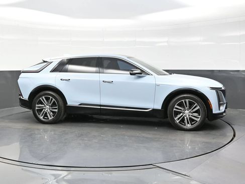 Certified 2024 Cadillac Lyriq Luxury AWD/4WD image 8