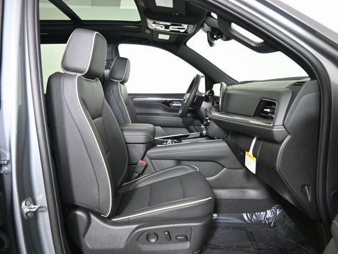 New 2026 Chevrolet Suburban Premier w/ Sun And Tow Package AWD/4WD image 13
