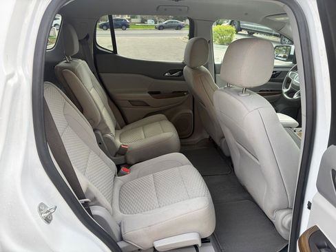 Used 2019 GMC Acadia SLE image 8