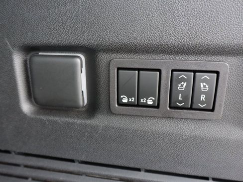 Used 2024 Chevrolet Suburban RST w/ Luxury Package image 26