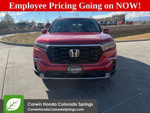 New 2025 Honda Pilot Touring image 2