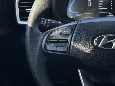 Used 2025 Hyundai Venue SE image 13