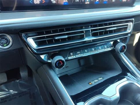 Used 2025 Chevrolet Traverse LT w/ Driver Confidence Package image 21