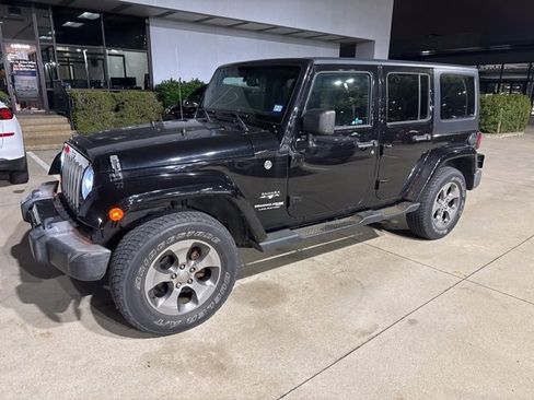 Used 2018 Jeep Wrangler Unlimited Sahara w/ Connectivity Group image 1
