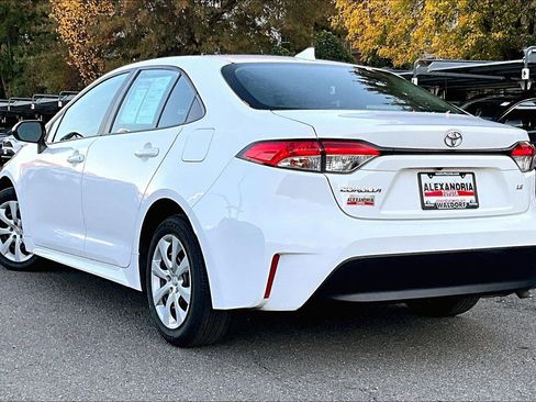 Used 2024 Toyota Corolla LE image 11