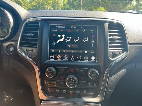 Used 2018 Jeep Grand Cherokee Altitude AWD/4WD image 18