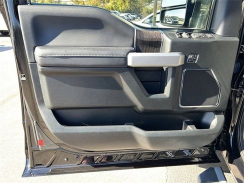 Used 2021 Ford F350 Lariat w/ Chrome Package image 22