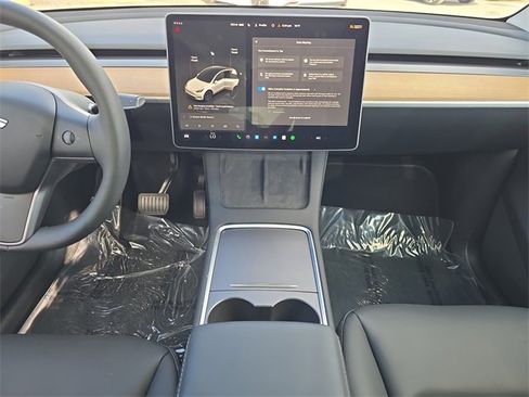 Used 2025 Tesla Model Y Long Range image 11