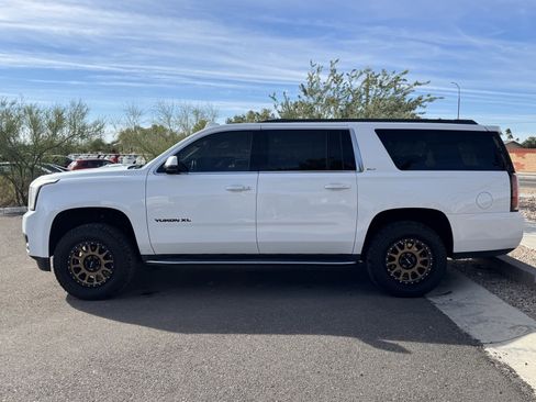 Used 2019 GMC Yukon XL SLT image 6