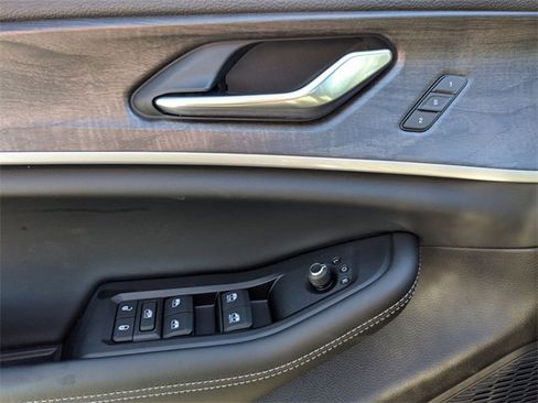 New 2025 Jeep Grand Cherokee Limited image 11