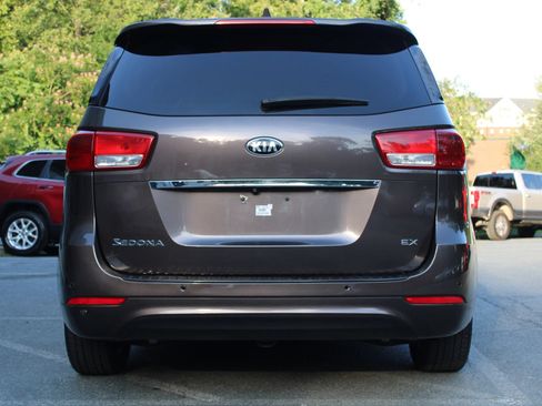 Used 2016 Kia Sedona EX FWD image 5