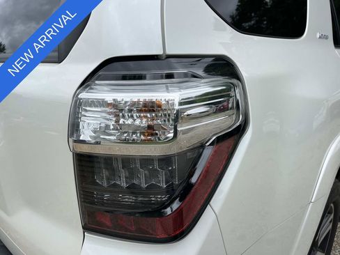 Used 2022 Toyota 4Runner Limited AWD/4WD image 10