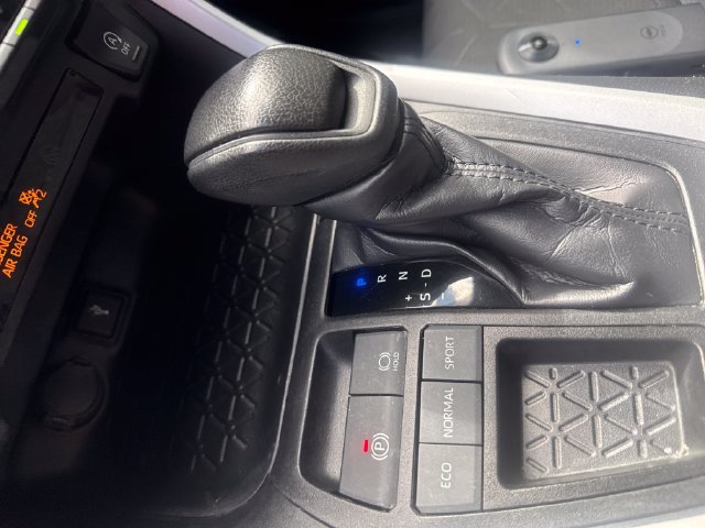 Used 2021 Toyota RAV4 XLE FWD image 19