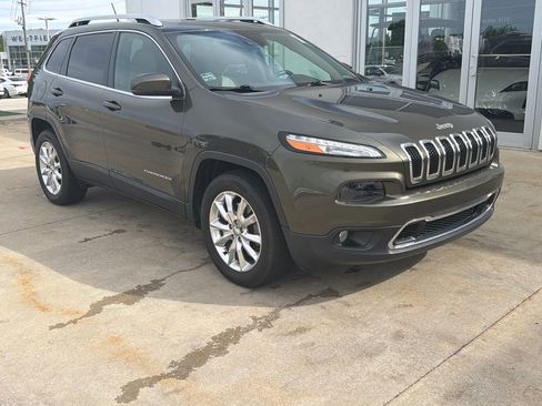 Used 2015 Jeep Cherokee Limited w/ Luxury Group AWD/4WD image 1