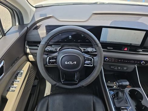 Used 2025 Kia Carnival SX FWD image 14