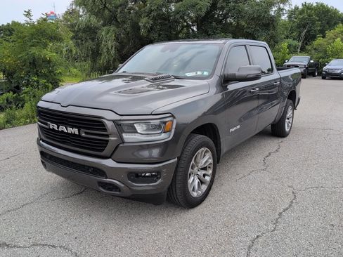 Used 2023 RAM 1500 Laramie AWD/4WD image 3