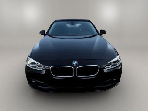 Used 2018 BMW 320i Sedan RWD image 3