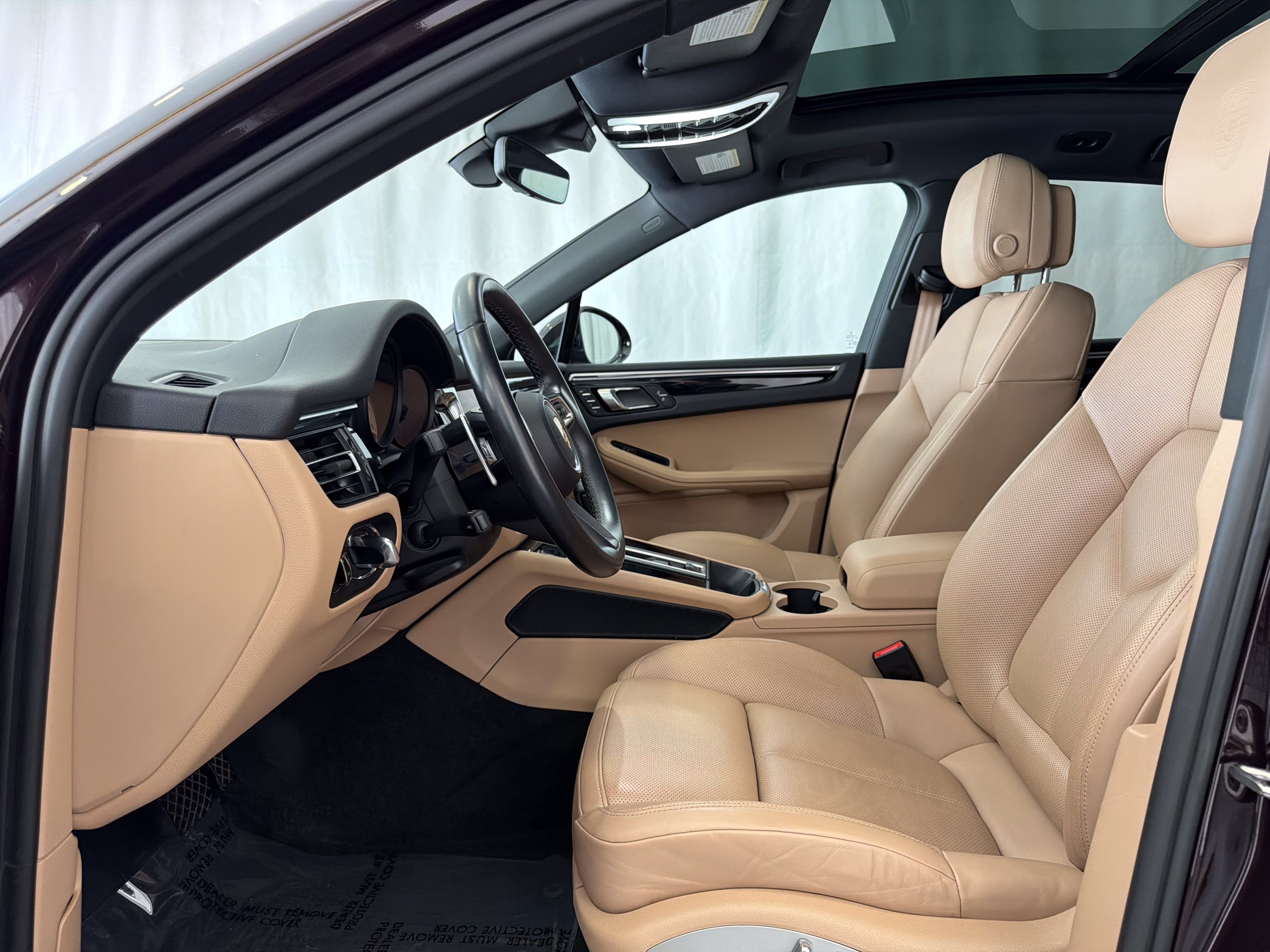 Certified 2024 Porsche Macan AWD/4WD image 5