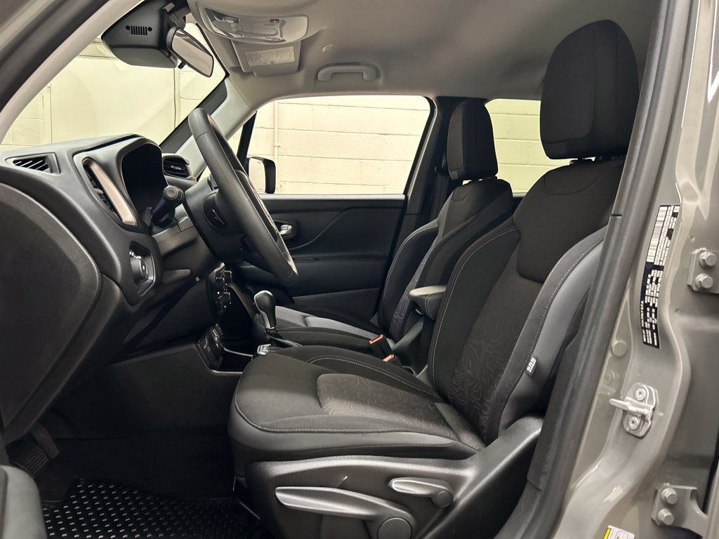 Used 2023 Jeep Renegade Latitude AWD/4WD image 8