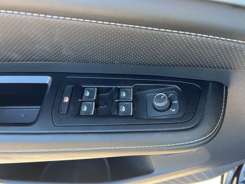 Used 2025 Volkswagen Atlas Cross Sport SE image 22