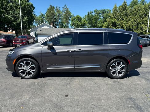 Used 2021 Chrysler Pacifica Pinnacle AWD/4WD image 6