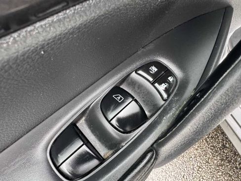 Used 2018 Nissan Rogue SV w/ Premium Package image 27