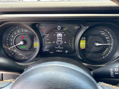Used 2024 Jeep Wrangler Unlimited Sahara AWD/4WD image 12