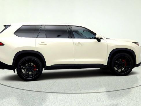 Used 2024 Toyota Grand Highlander AWD image 4