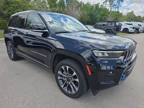 Used 2022 Jeep Grand Cherokee Overland image 2