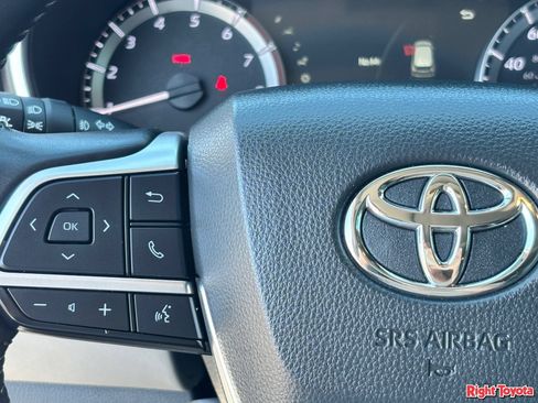 Certified 2025 Toyota Highlander XLE FWD image 23