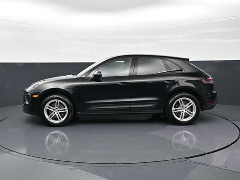 Certified 2024 Porsche Macan AWD/4WD image 2