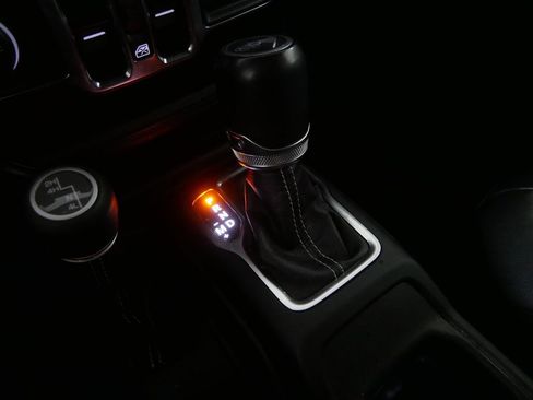 Used 2021 Jeep Wrangler Unlimited Sahara w/ Uconnect 4C Nav & Sound Group AWD/4WD image 30
