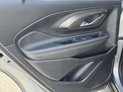 Used 2023 GMC Terrain SLE w/ Driver Convenience Package image 12