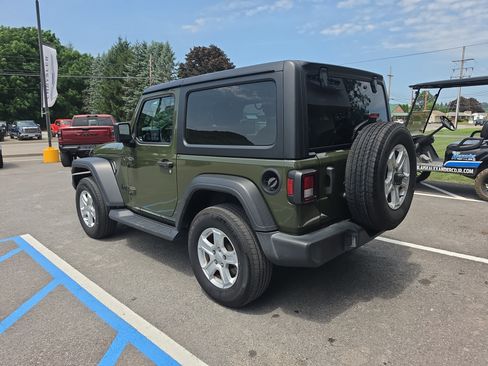 Used 2022 Jeep Wrangler Sport AWD/4WD image 6