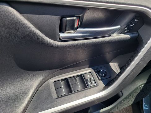 Used 2020 Toyota RAV4 Limited FWD image 16