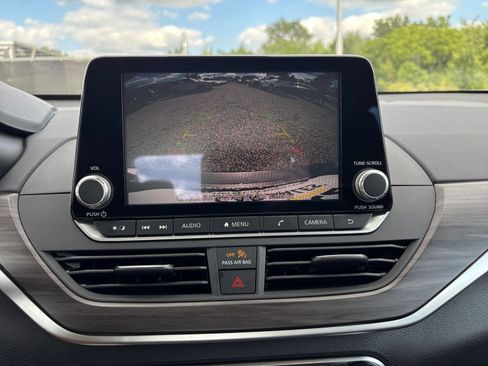 Used 2025 Nissan Altima 2.5 SV FWD image 19