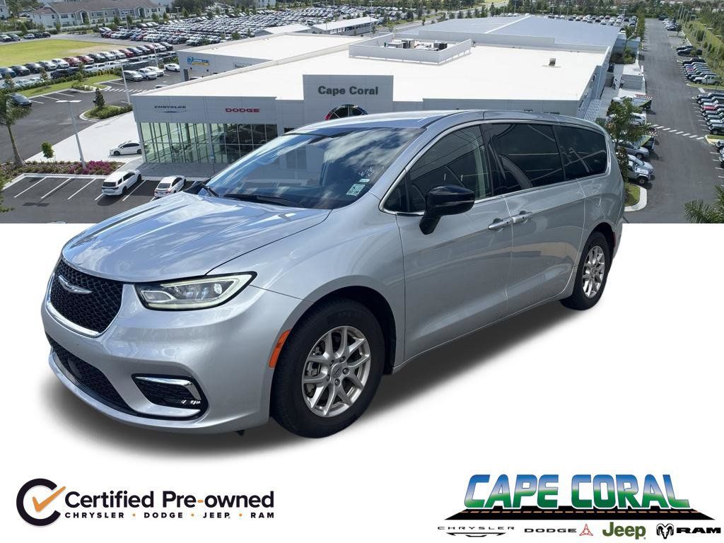 Used 2024 Chrysler Pacifica Touring-L FWD image 1