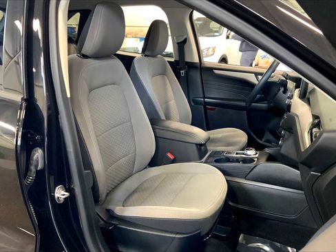 Used 2021 Ford Escape SE image 9