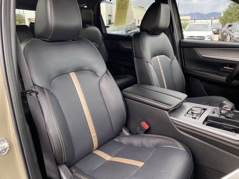 Used 2025 MAZDA CX-70 Plug-In Hybrid w/ Premium Plus image 9